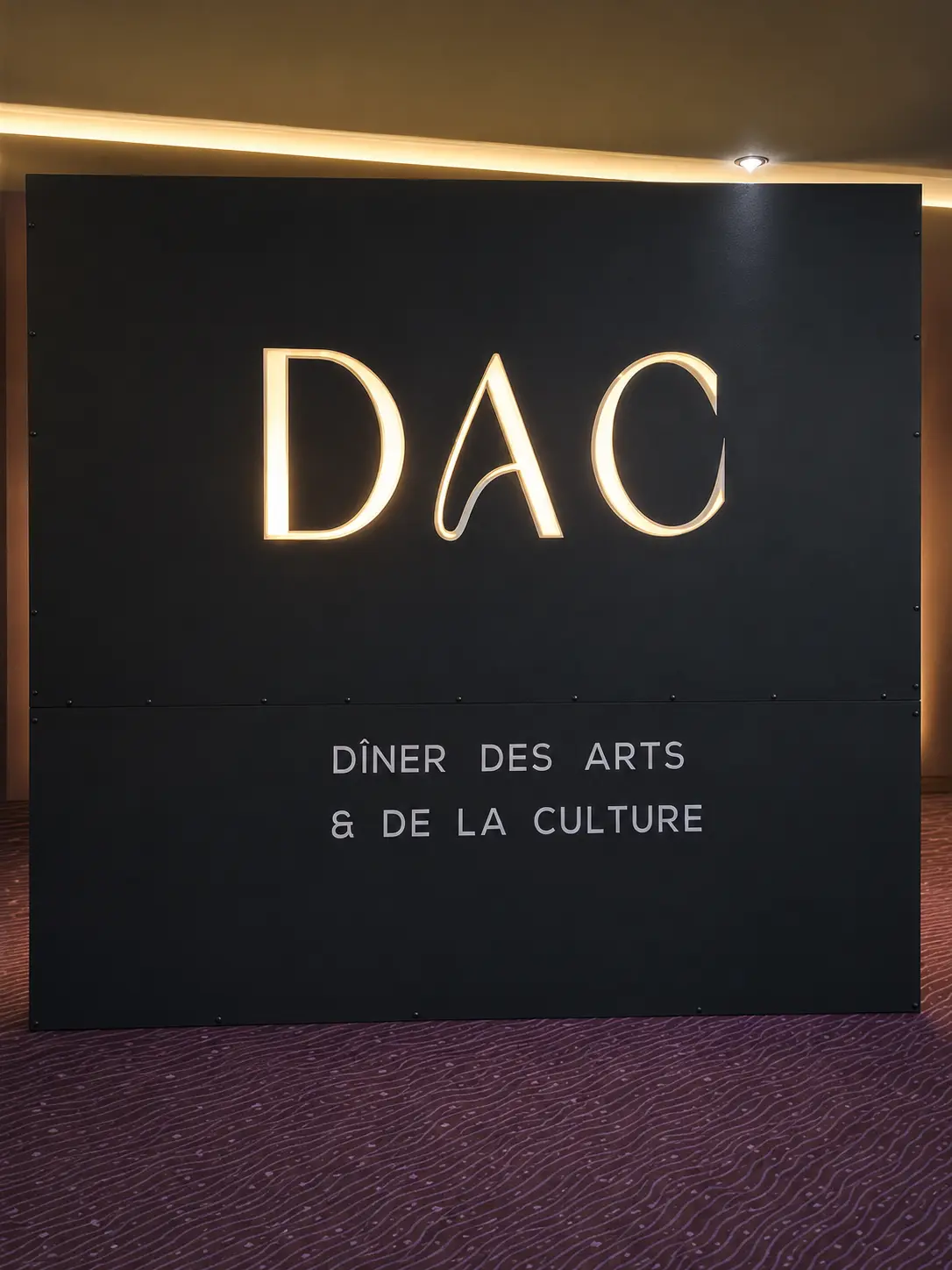 Décor lumineux du Dîner des Arts et de la Culture réalisé par SRK Laser